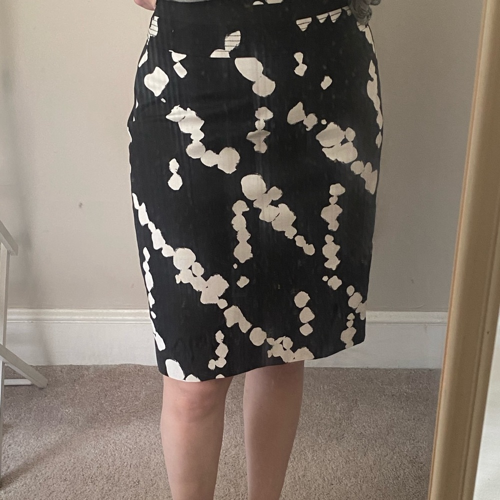 Black and white print pencil skirt